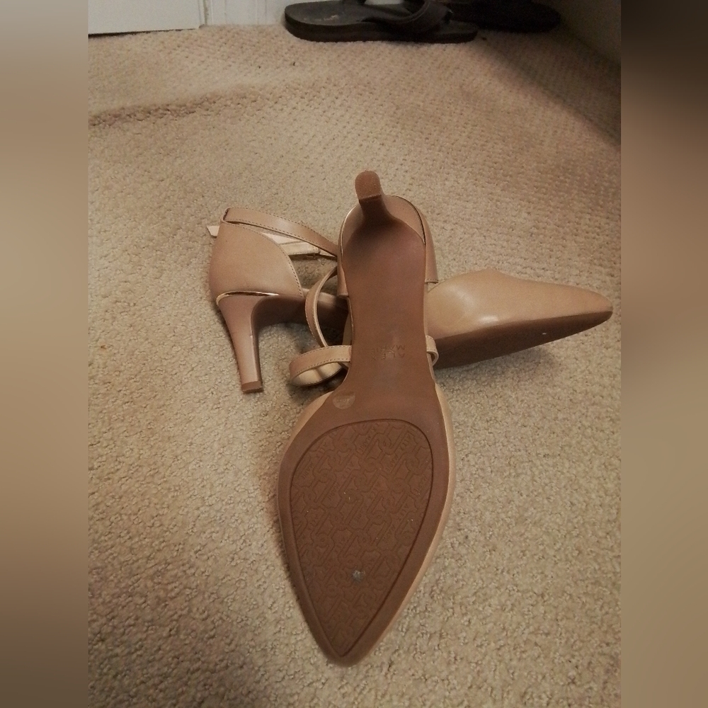 Size 10 Alex Marie Neutral Heels - Picture 2 of 3